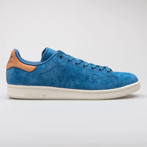 Adidas Stan Smith sapatilha azul — Fotografia de Stock