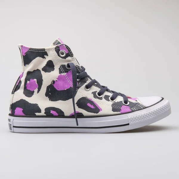 Converse Chuck Taylor All Star High fuchsia Glow och hajskinn s — Stockfoto