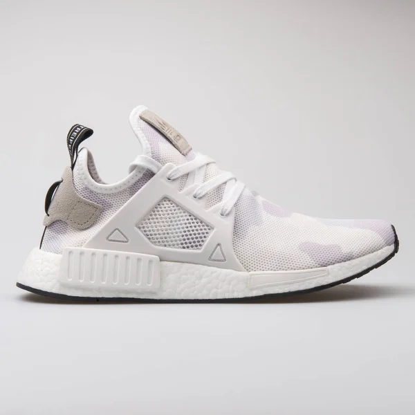 Adidas Nmd Xr1 качки камуфляж кросівки — стокове фото