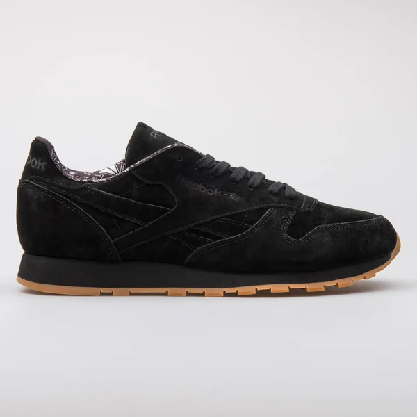 Reebok Classic CL Leather TDC black sneaker — Stock Photo, Image