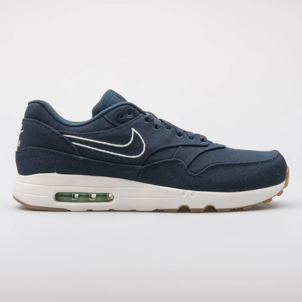 Nike Air Max 1 Ultra 2.0 TXT navy blue sneaker — Stock Photo, Image