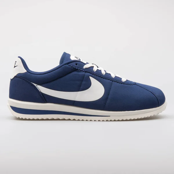 Modrá tenisová smrtička Nike Cortez Ultra SD — Stock fotografie