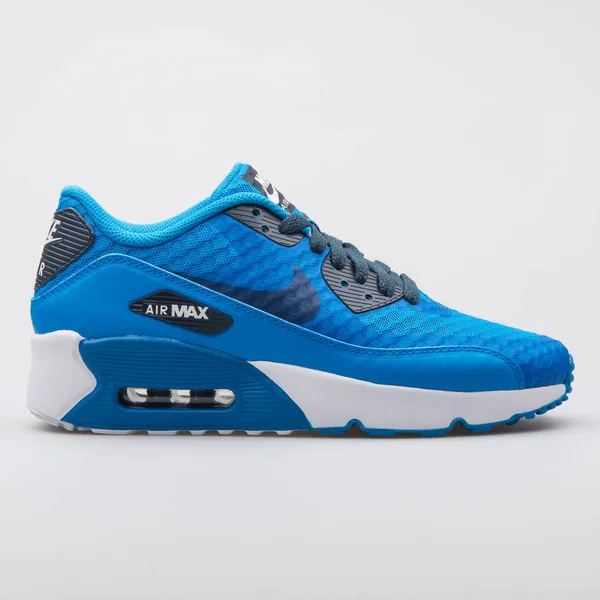 Nike Air Max 90 Ultra 2.0 BR blue and white sneaker — Stock Photo, Image