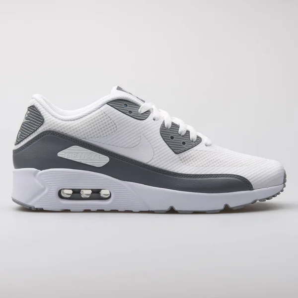 Nike Air Max 90 Ultra 2,0 Essential wit en grijs sneaker — Stockfoto