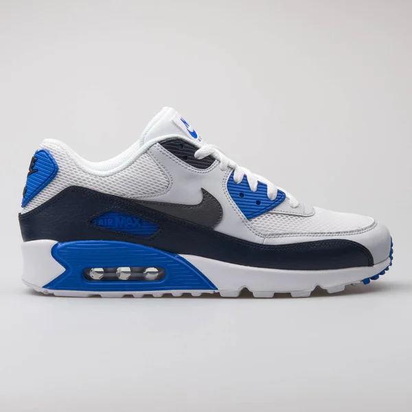 Nike Air Max 90 основні білі, чорні і сині тапки — стокове фото