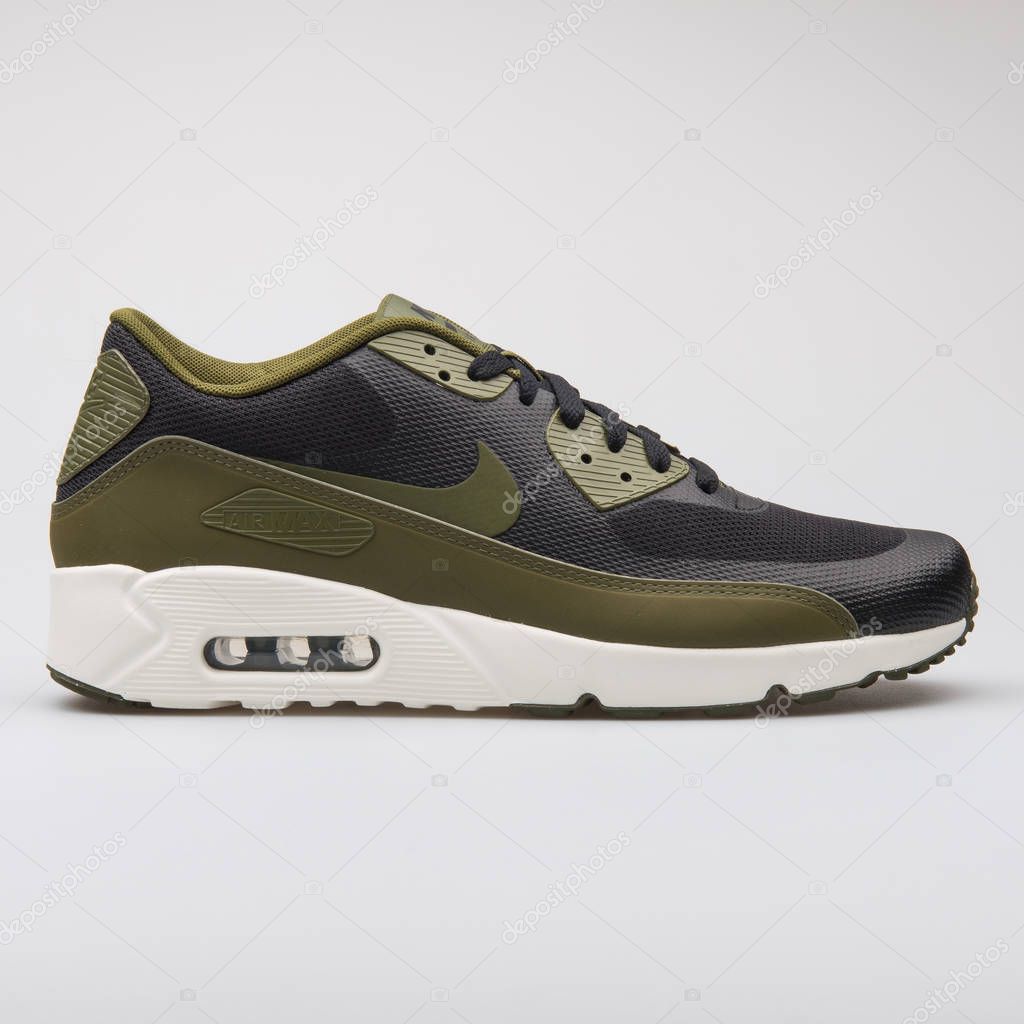 Zapatilla Nike Air Max 90 Ultra 2.0 Essential negra y verde