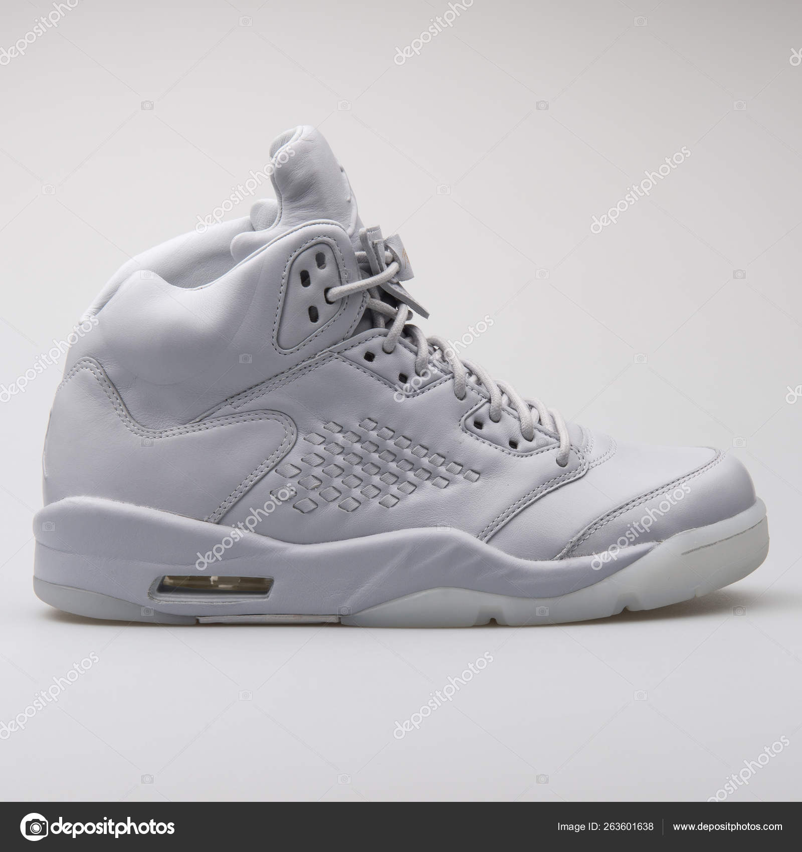 Nike Air Jordan 5 Retro Premium grey sneaker – Stock Editorial Photo © xMarshallfilms #263601638