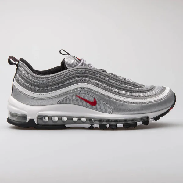 Nike Air Max 97 og QS metallic zilver sneaker — Stockfoto