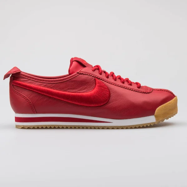 Nike Cortez 72 SI red sneaker — Stock Photo, Image