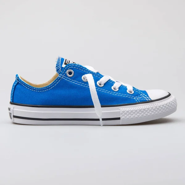 Umgekehrt chuck taylor all star ox soar blue sneaker — Stockfoto