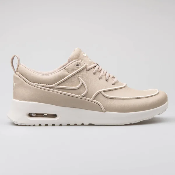 Sneaker Nike Air Max Thea Ultra SI beige — Foto Stock