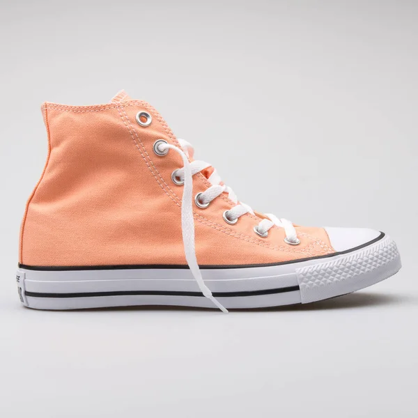 Converse Chuck Taylor All Star magas őszibarack cipő — Stock Fotó