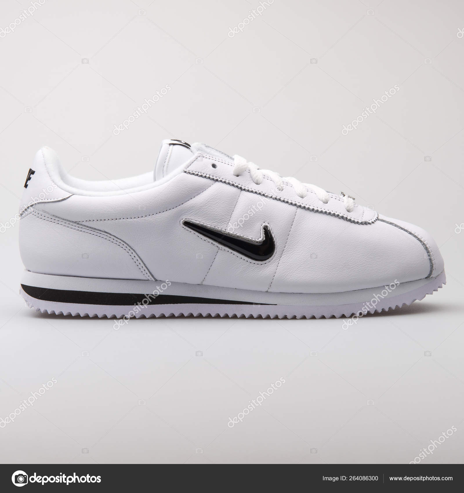 nike cortez blanca y negra