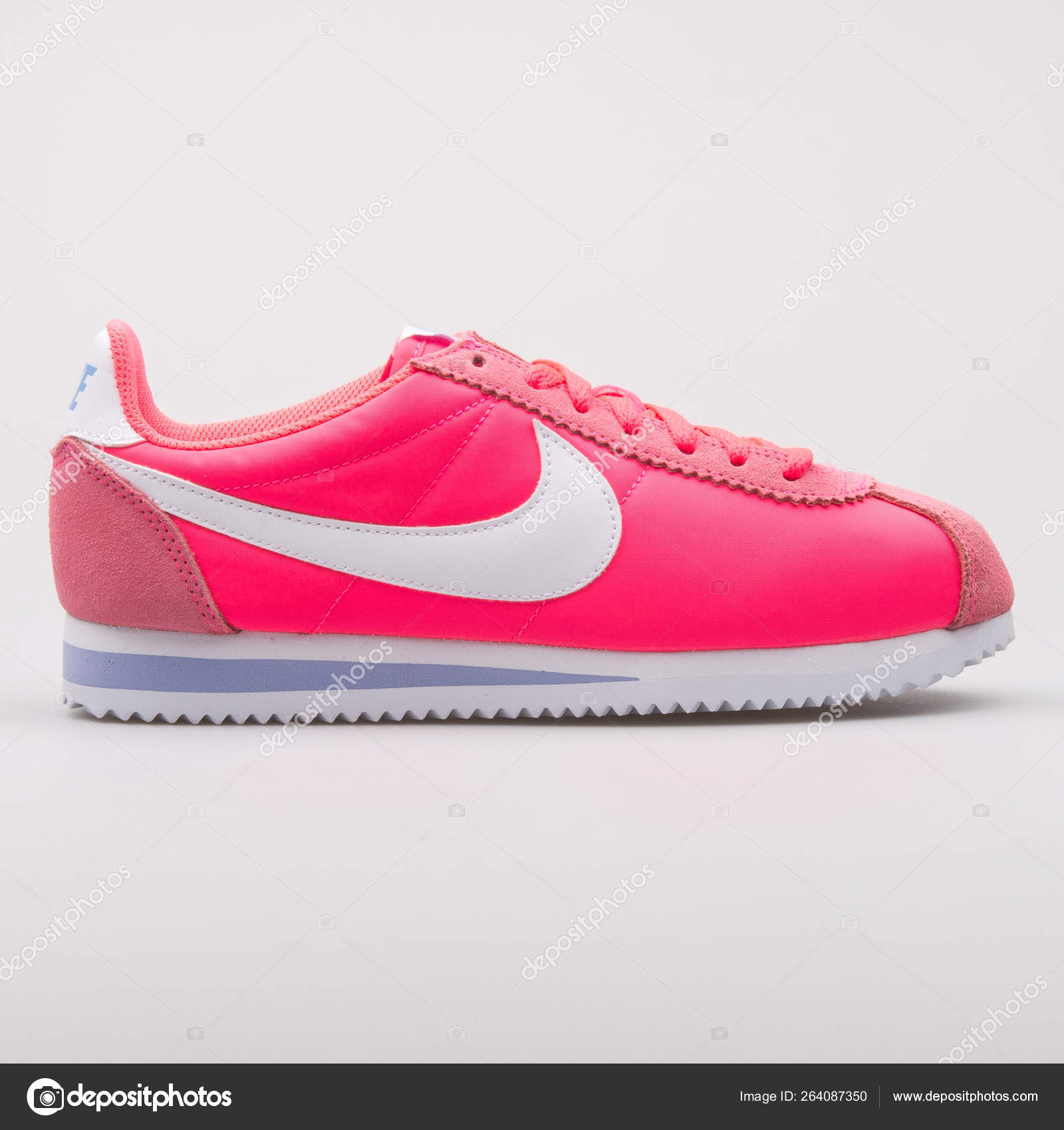 nike cortez pink red