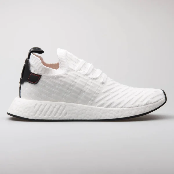 Adidas NMD R2 PK tênis branco — Fotografia de Stock