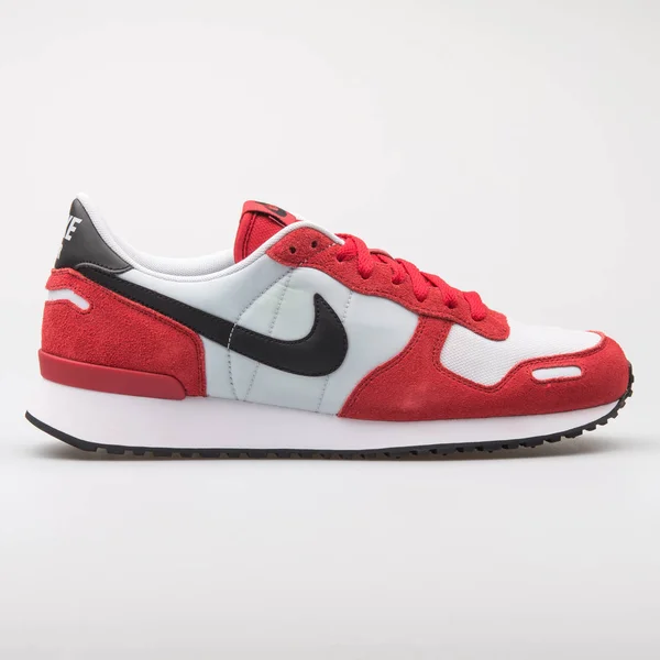 Nike Air VRTX red and white sneaker — Stock Photo, Image