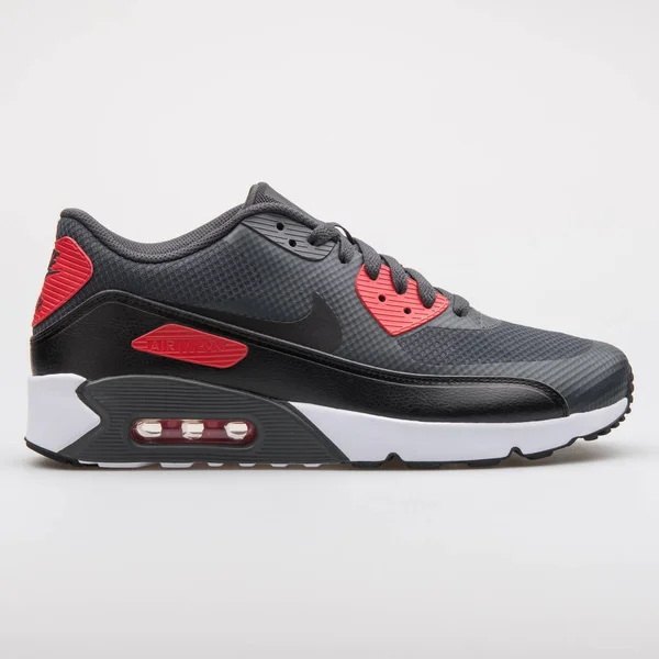 Nike Air Max 90 Ultra 2,0 βασικό μαύρο και κόκκινο αθλητικό — Φωτογραφία Αρχείου