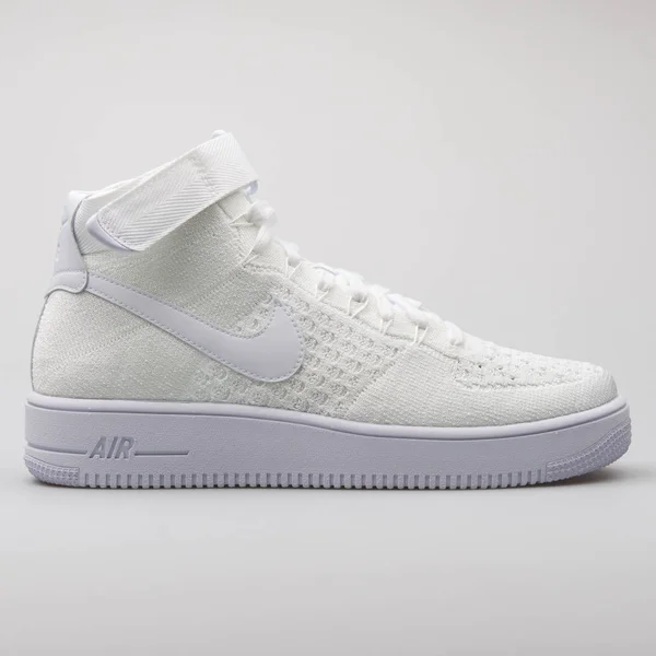 Nike Air Force 1 Ultra Flyknit Mid white sneaker — Stock Photo, Image