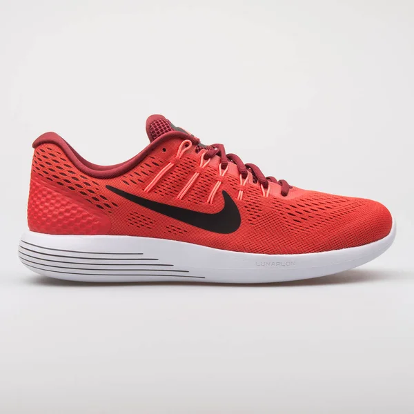 Nike LunarGlide 8 piros cipő — Stock Fotó