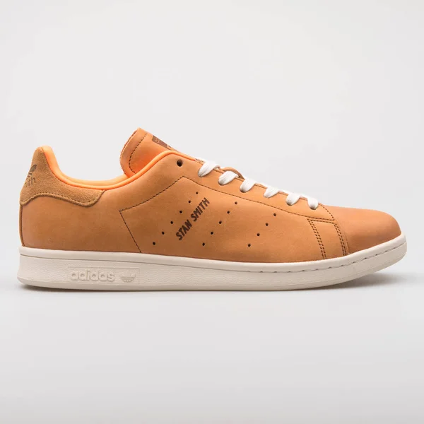 Adidas Stan Smith Orange sneaker — Stockfoto