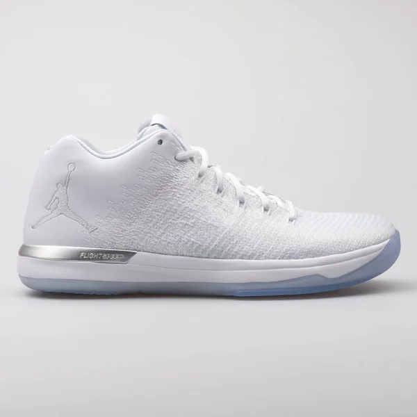 Nike Air Jordan XXXI zapatillas blancas bajas — Foto de Stock