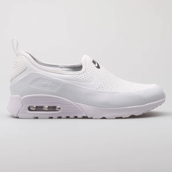 Nike Air Max 90 Ultra 2.0 Facilità scarpe da ginnastica bianche — Foto Stock