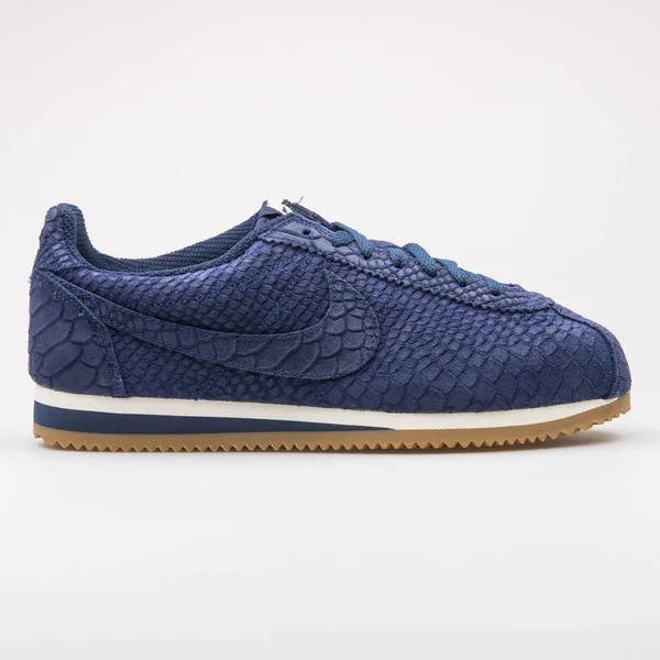Nike Classic Cortez Leather Premium blue sneaker — Stock Photo, Image