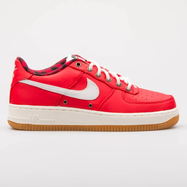 Nike Air Force 1 LV8 red sneaker — Stock Photo, Image