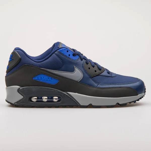 Nike Air Max 90 Essential zwarte en blauwe sneaker — Stockfoto