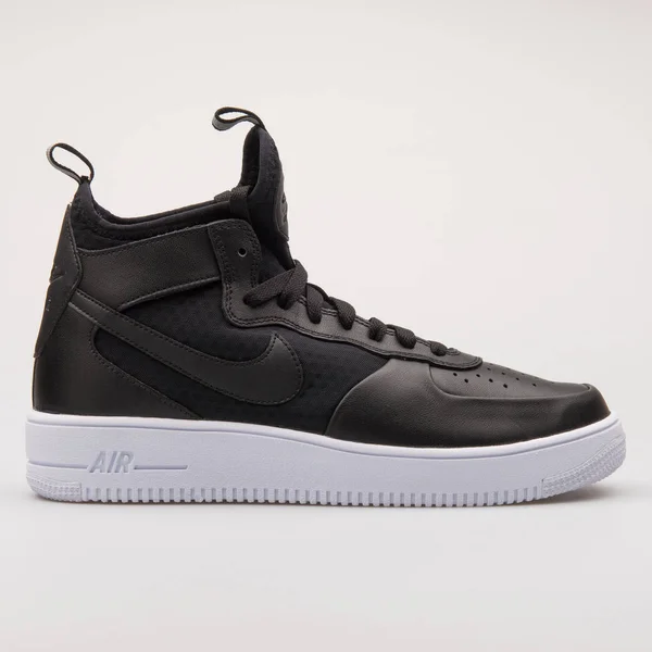 Nike Air Force 1 Ultraforce Mid svart sneaker — Stockfoto