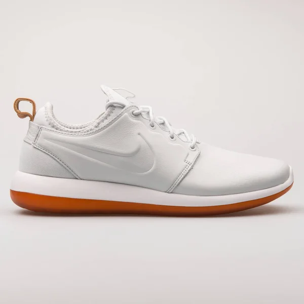 Nike Roshe Two Leather Premium scarpe da ginnastica bianche — Foto Stock