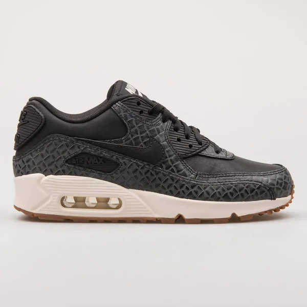 Zapatilla Nike Air Max 90 Premium negra — Foto de Stock