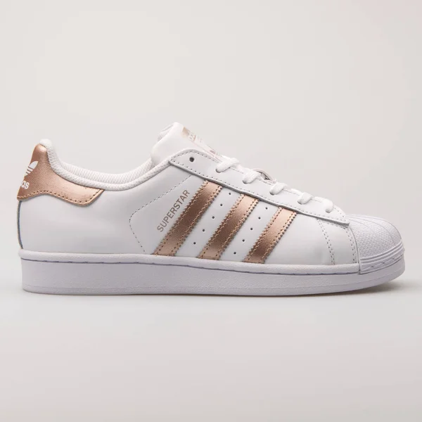 Adidas Superstar white and copper sneaker — Stock Photo, Image