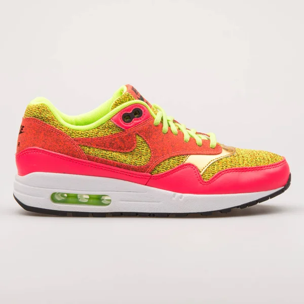 Nike Air Max 1 SE zielone i różowe Sneaker — Zdjęcie stockowe