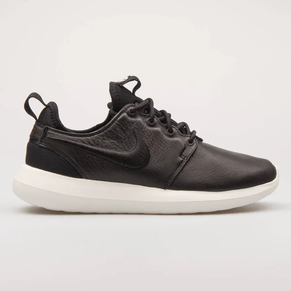 Nike Roshe två si svart sneaker — Stockfoto