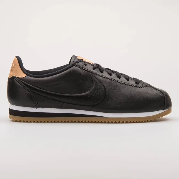 Nike Classic Cortez Leather Premium black sneaker — Stock Photo, Image