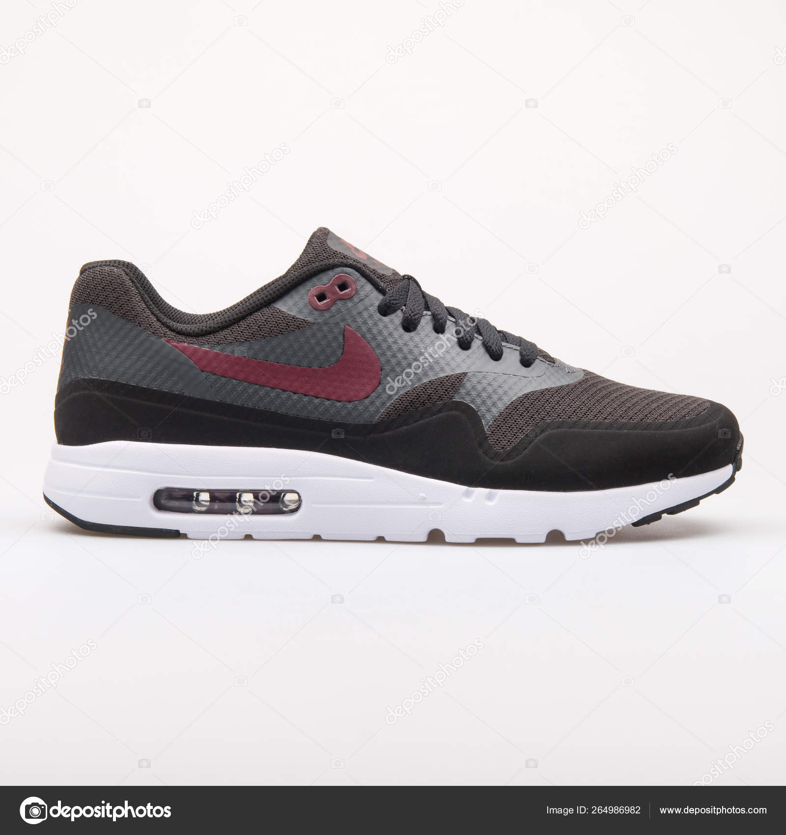 houding Wijzer Zwijgend Nike Air Max 1 Ultra Essential black and maroon sneaker – Stock Editorial  Photo © xMarshallfilms #264986982