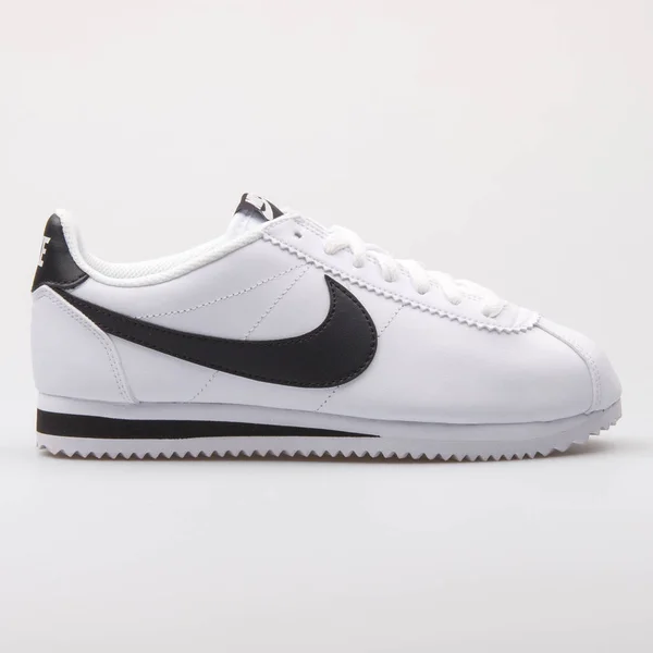Nike Classic Cortez Leather white and black sneaker — Stock Photo, Image