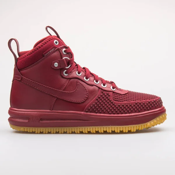 Nike Lunar Force 1 Duckboot team red sneaker — Stock Photo, Image