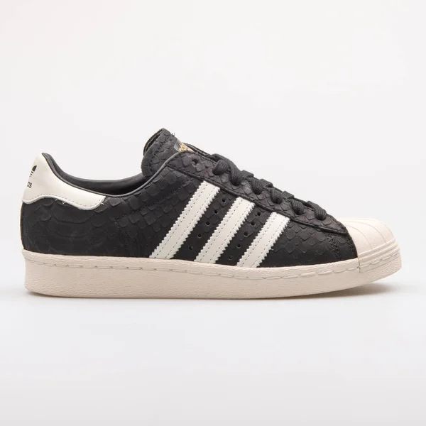 Adidas Superstar 80s black and white sneaker — Stock Photo, Image