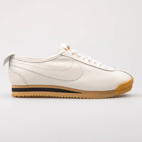 Nike Cortez 72 bílá kýpačka — Stock fotografie