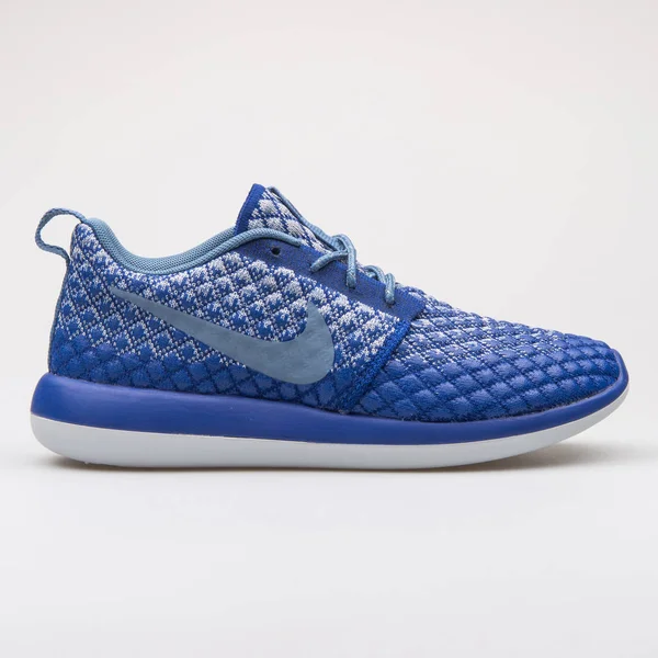 Zapatilla Nike Roshe Two Flyknit 365 azul — Foto de Stock