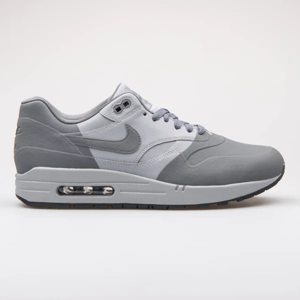 Nike Air Max 1 Premium SE grey sneaker — Stock Photo, Image