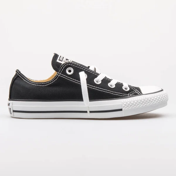 Converse Chuck Taylor All Star OX black sneaker — Stock Photo, Image