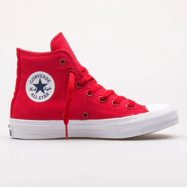 Converse Chuck Taylor All Star 2 Yüksek kırmızı spor ayakkabı — Stok fotoğraf