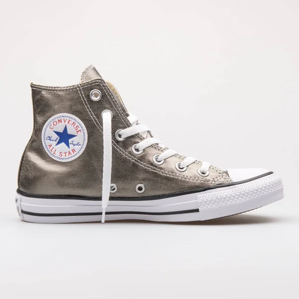 Umgekehrt Chuck taylor All Star High Metallic Sneaker — Stockfoto