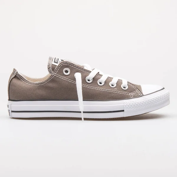 Zapatilla Converse Chuck Taylor All Star Seasonal OX clarcoal — Foto de Stock