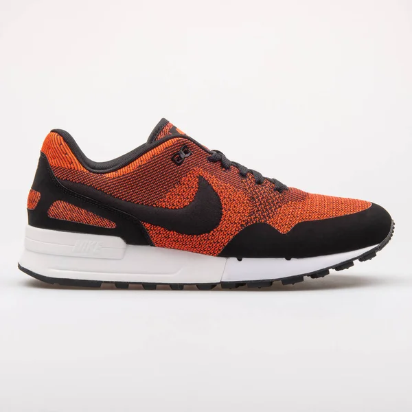 Nike Air Pegasus 89 jcrd bíbor és fekete cipő — Stock Fotó