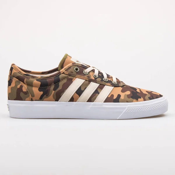 Adidas Adi Facilidade camo sapatilha — Fotografia de Stock