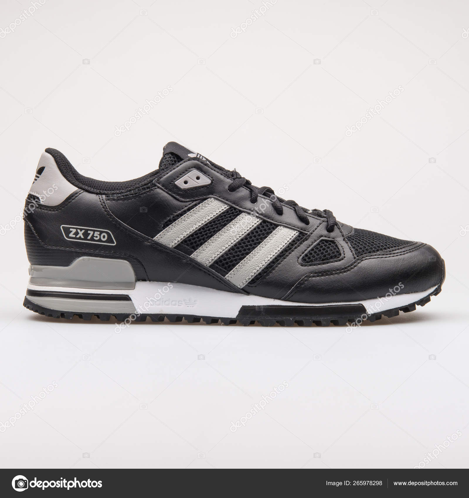 zx 750 black and white